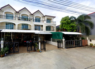 เช่าทาวน์โฮม กรุงเทพมหานคร : ทาวน์เฮาส์ 3 ชั้นให้เช่าในลาดพร้าว 4 ห้องนอน 5 ห้องน้ำ จอดรถ 2 คัน – 29,000 บาท