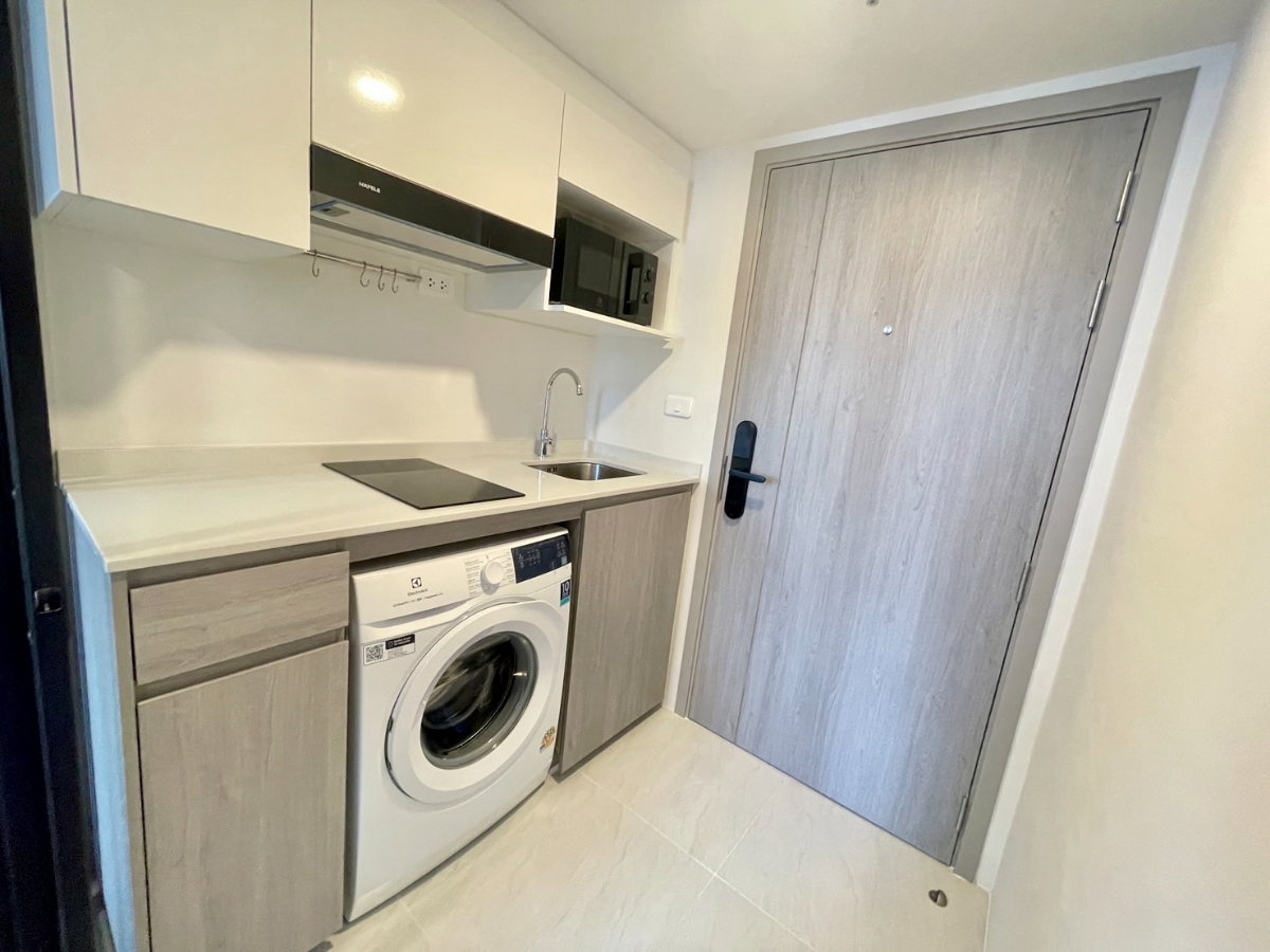 picture For rent 1 bedroom loft-style unit near a 2 line interchange - 2/6