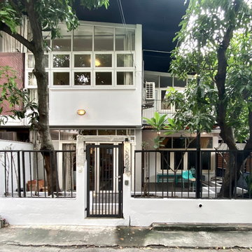 LTH7061 – Vintage Townhouse FOR RENT in Ekkamai 3 beds 2 baths size 165 Sq.M. Nearby BTS Ekkamai station ONLY 65k/Month