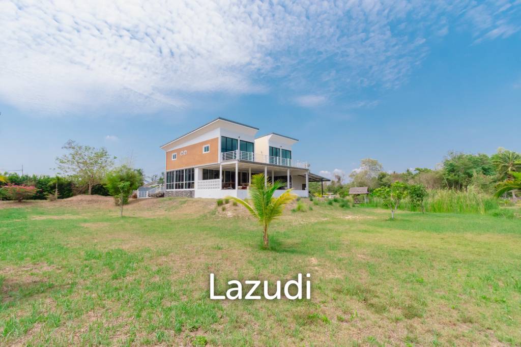 picture MODERN LOFT-STYLE CONTAINER HOME : 4 bed on large plot 2 rai - 1/46