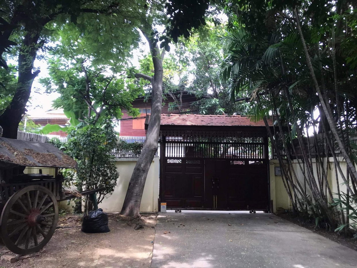 รูป LTHC7032 – Land with 2 Traditional Houses FOR SALE in Onnut 6 beds 7 baths 620 sq.M. Near BTS Onnut station ONLY 46 MB - รูปที่ 4/7