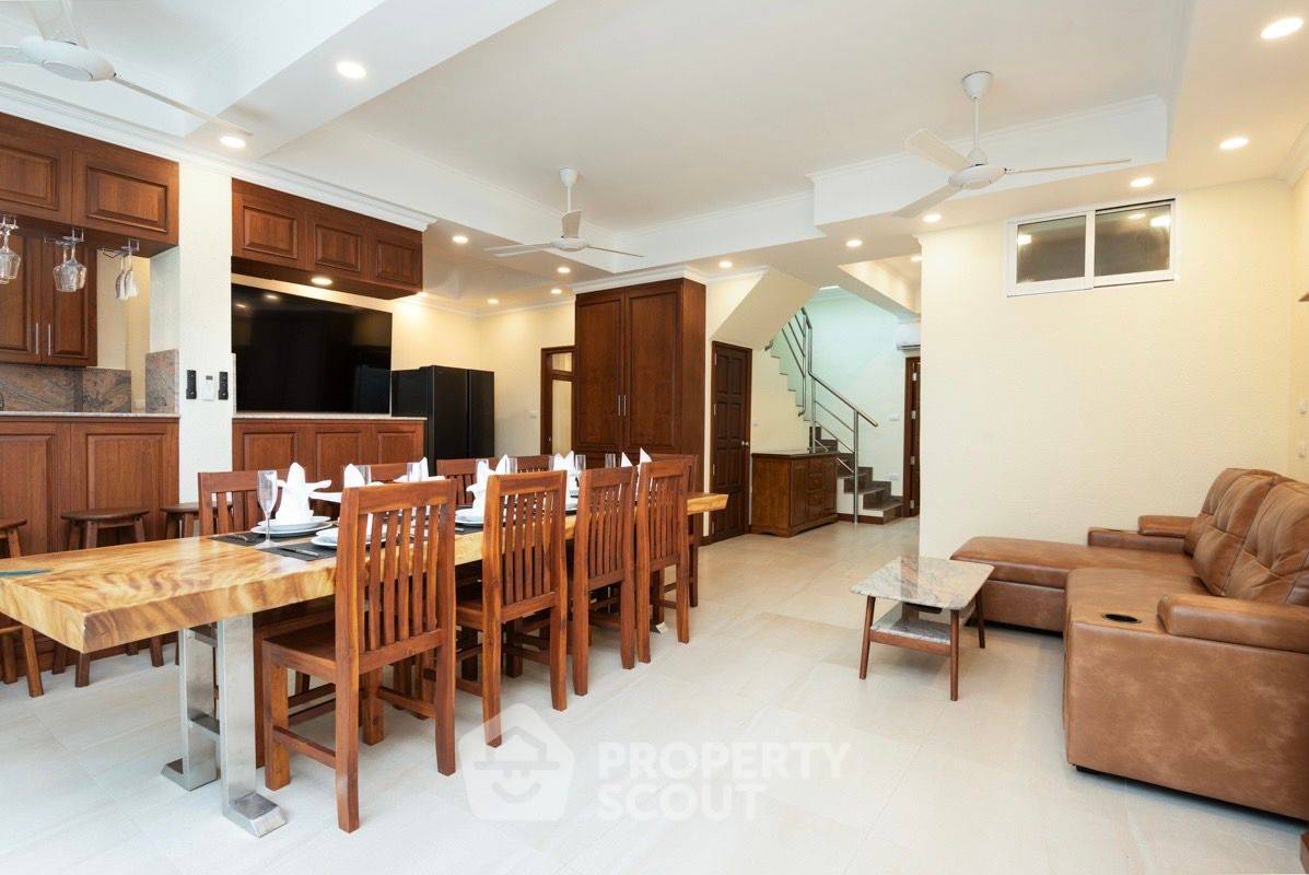 รูป วิลล่า 10-ห้องนอน ที่ พระตำหนัก เรสซิเดนซ์ วิลล่า รีสอร์ท ใกล้ ถนนพระตำหนัก พัทยา (ID 2755851) - รูปที่ 9/20