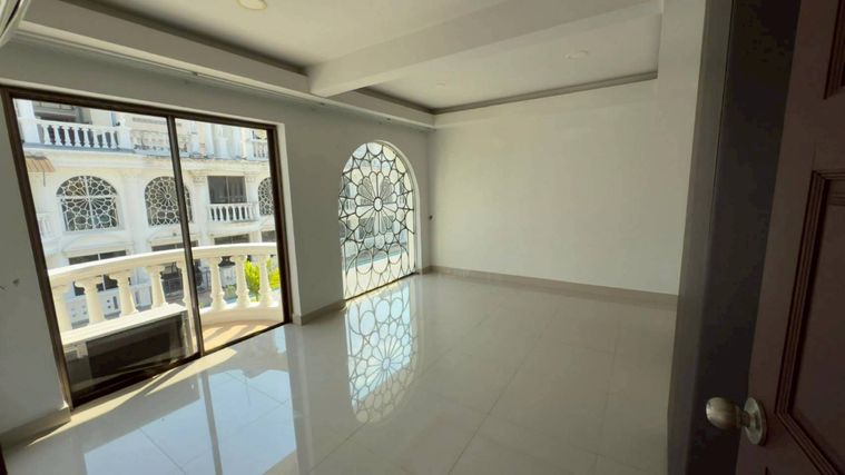 3-bed house for rent, 250 sqm, Leo Classic Place