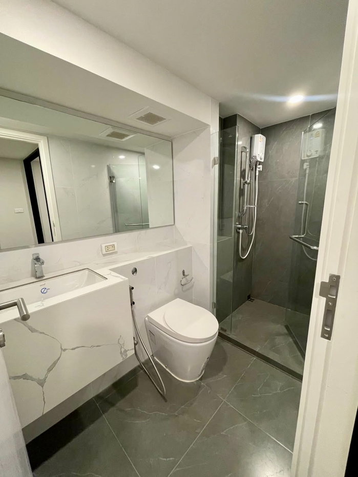 picture For rent 1 bedroom loft-style unit near a 2 line interchange - 6/6