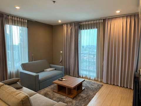 Luxury condo for sale in the heart of the city, Villa Asoke, 41st floor, 125.42 sq.m. Selling price 20M.