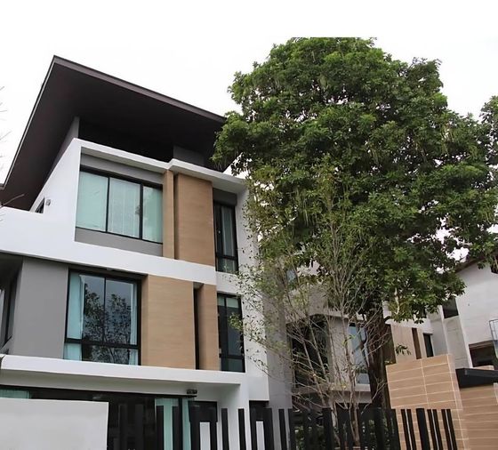 ขายพูลวิลล่าติดชายหาดทะเล45ม เนวาน่า บียอร์น แอดบีช 348ตรม 3ชั้น นาจอมเทียน14 ที่ดิน81 ตรว. 3นอน 4น้ำ จอด2 คัน ตกแต่งบิ้วอิน 22.9ลบ