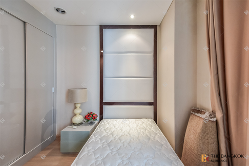 Condo in Central City at an Affordable Price The Address Pathumwan near BTS Ratchathewi