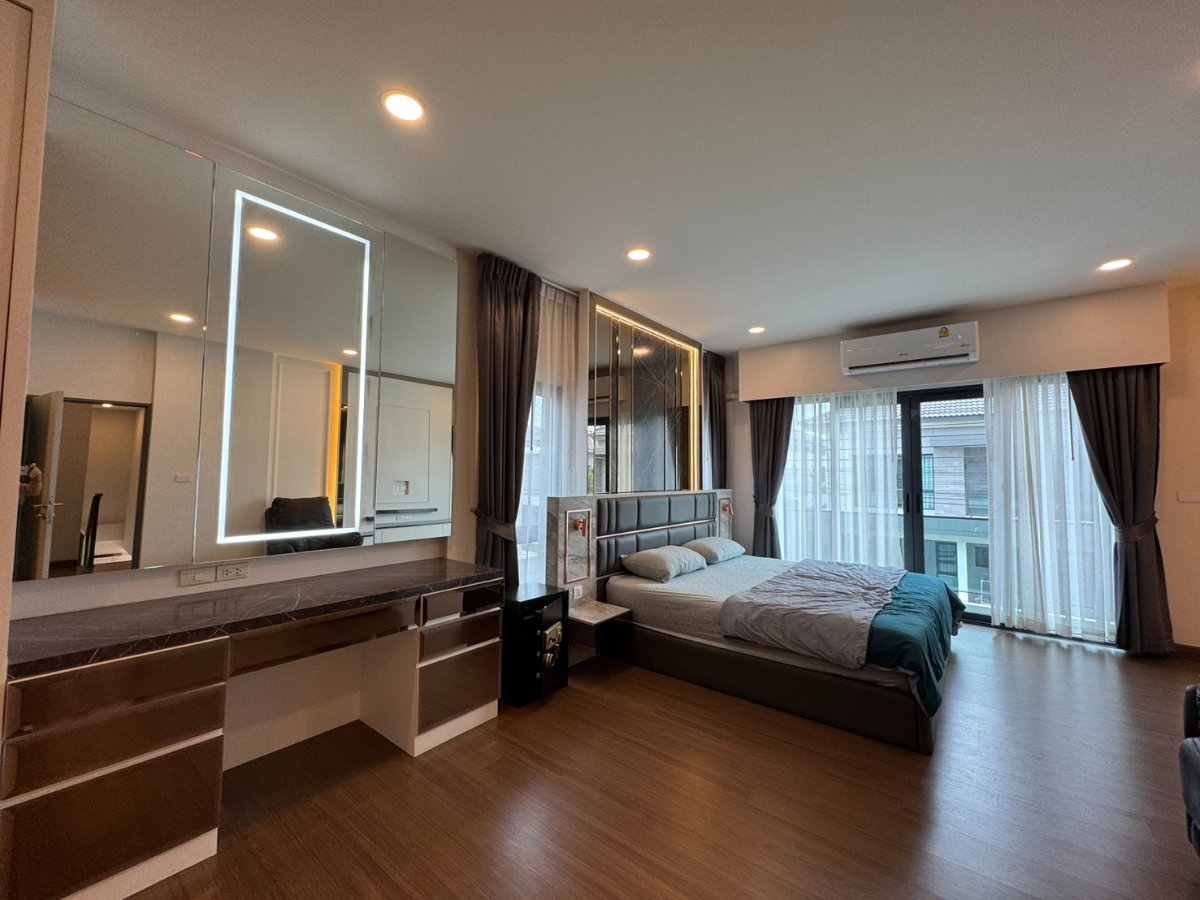 picture S04-0109 Luxury Single House for Rent or Sale: THE CITY BANGNA - 16/61