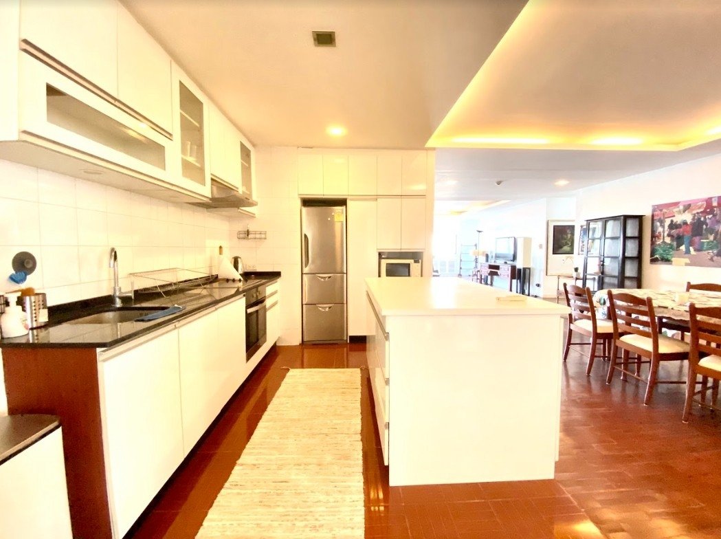 รูป LTHC7355– Sukhumvit Casa FOR SALE 3 beds 3 baths size 210 Sq.M.Near BTS Asok station ONLY 18.5 MB - รูปที่ 4/8