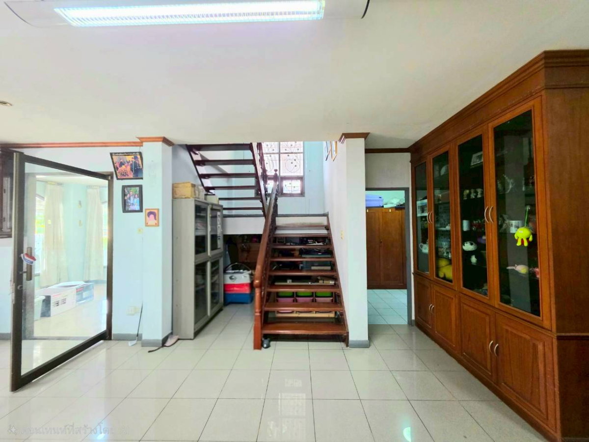 รูป ขายบ้านเดี่ยวราคาคุ้มค่า! หมู่บ้านบุณฑริก วัชรพล-สุขาภิบาล 5 พื้นที่กว้าง 240 ตร.ม. ทิศตะวันออกอยู่สบาย เพียง 4 ล้านบาท - รูปที่ 11/17