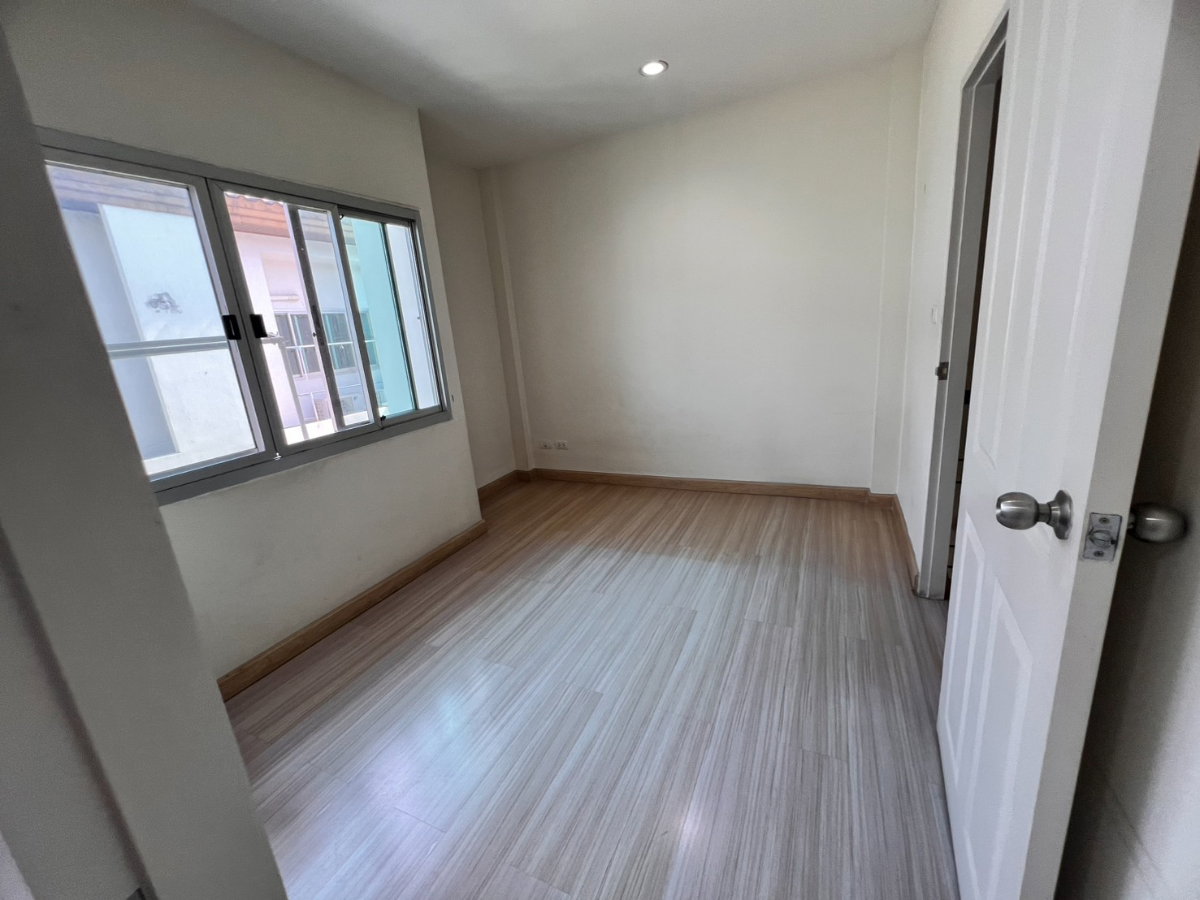 รูป 🎉 ขายทาวน์โฮม 3 ชั้น 20.5 ตรว 🌟 โครงการเออเบิร์นธารา สุขสวัสดิ์ 70 - ประชาอุทิศ 🌟 พื้นที่เยอะ 170 ตรม 😍 ราคา 2.85 ล้าน ( ต่อรองได้ ) - รูปที่ 20/25