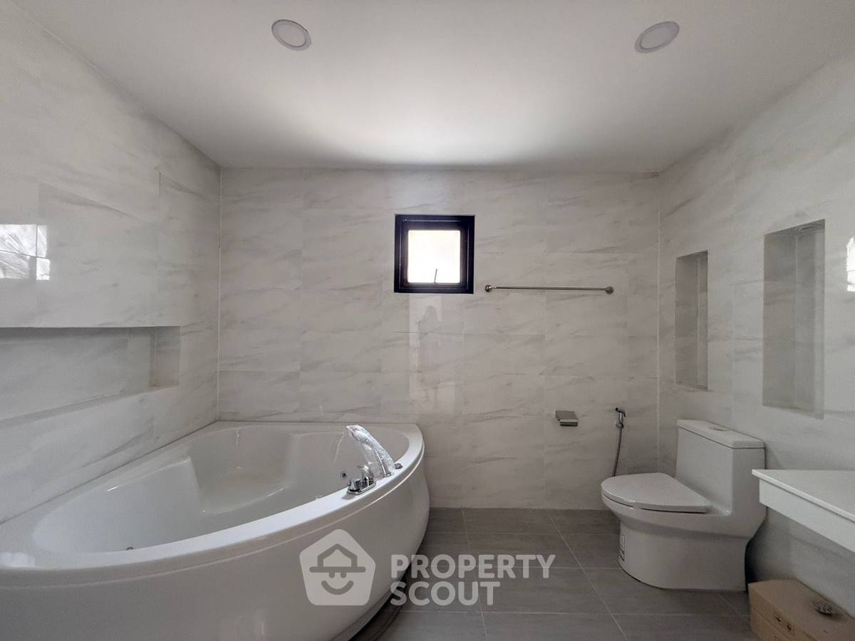 รูป วิลล่า 3-ห้องนอน ใน ปากน้ำปราณ (ID 2757434) - รูปที่ 13/18