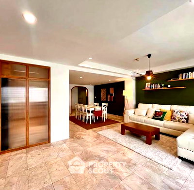 Condos for rent Sukumvit 15 : 3-BR Condo at Ruamjai Heights Condominium near ARL Makkasan (ID 2755831)
