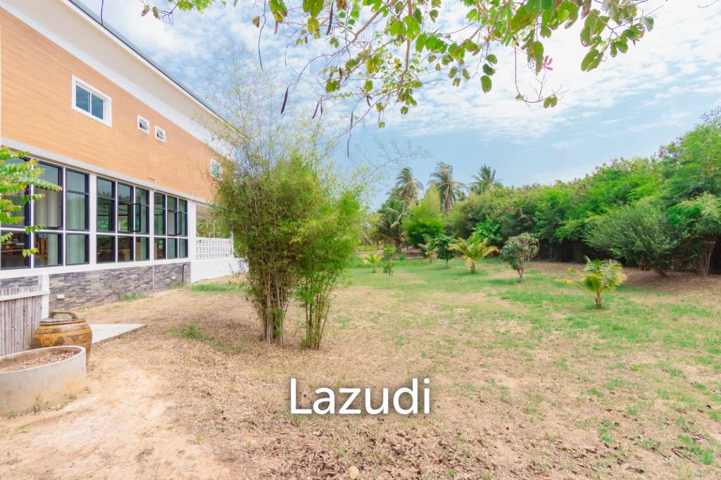 picture MODERN LOFT-STYLE CONTAINER HOME : 4 bed on large plot 2 rai - 40/46