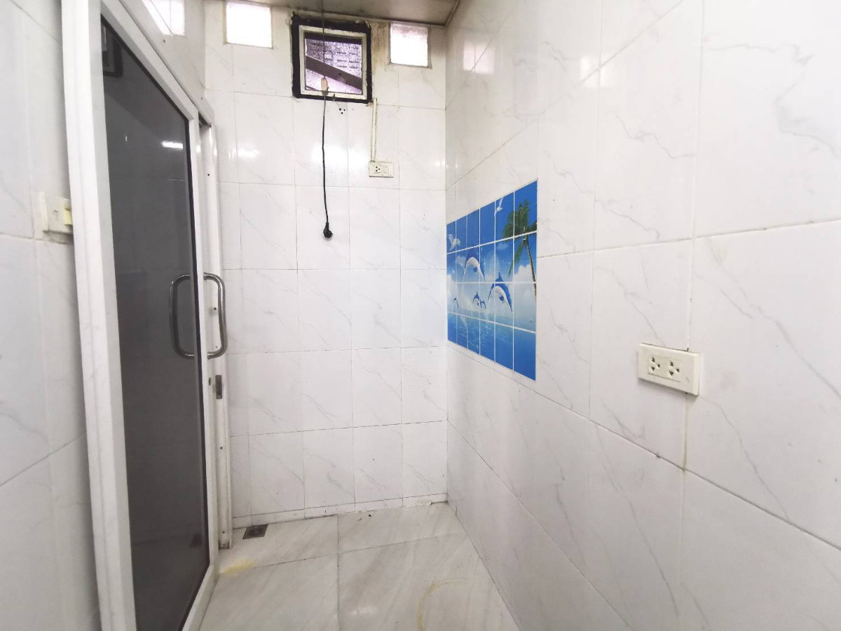 รูป อาคารพาณิชย์ 2 ชั้น ห้องมุม 12 วา 1 ห้องนอน 1 ห้องน้ำ ติดถนน 4 เลนย่านชุมชน ถนนประชาราษฎร์ ตำบลตลาดขวัญ อำเภอเมืองนนทบุรี จังหวัดนนทบุรี - รูปที่ 10/11