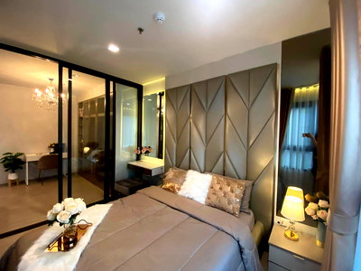Condos for rent : Life Sathorn Sierra【𝐑𝐄𝐍𝐓】🔥A room with a sleek and luxurious design, maintaining a cozy and comfortable feel.🔥 Contact Line ID: @hacondo