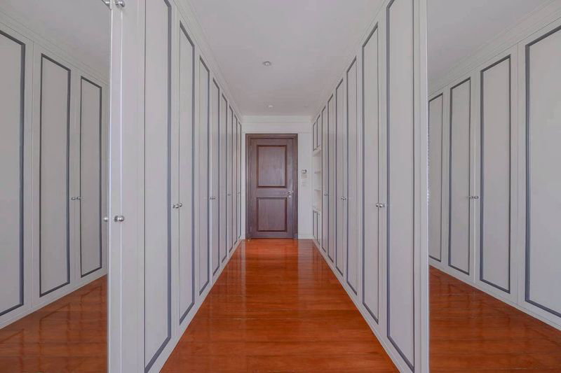 รูป #ขาย "Rare Item" คอนโด Las Colinas Duplex Penthouse ใจกลางอโศก | Size 698.47 Sqm. | 5 Beds | ชั้นบนสุด Build-in ครบพร้อมเข้าอยู่ - รูปที่ 12/16