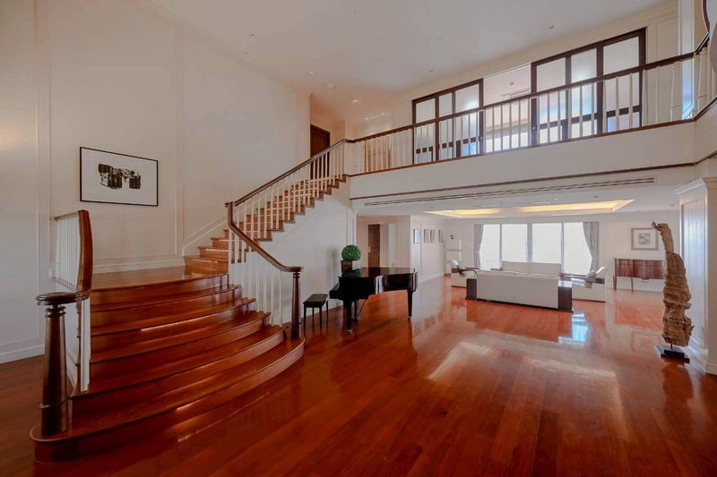 รูป #ขาย "Rare Item" คอนโด Las Colinas Duplex Penthouse ใจกลางอโศก | Size 698.47 Sqm. | 5 Beds | ชั้นบนสุด Build-in ครบพร้อมเข้าอยู่ - รูปที่ 1/16