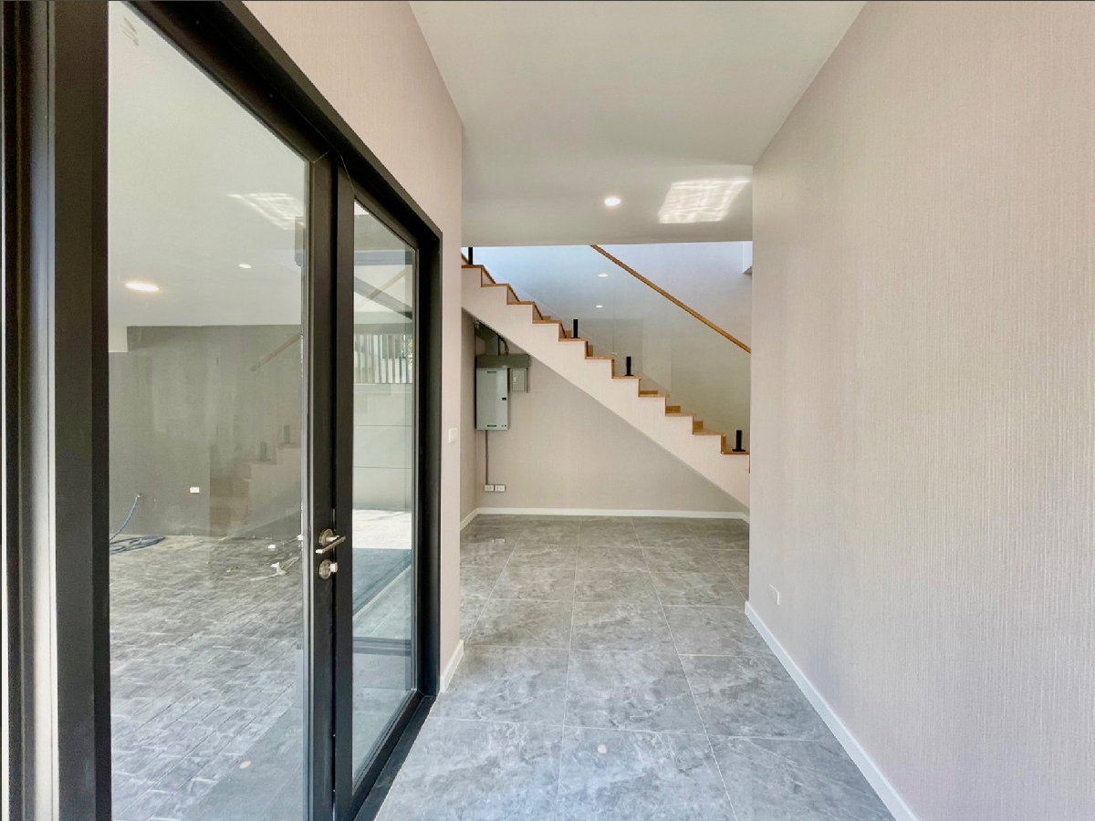 รูป ให้เช่า Home Office หรู 4.5 ชั้น โครงการ Sage Thonglor | พร้อมลิฟต์และสระว่ายน้ำส่วนตัว | ทำเลทองหล่อ 25 ใจกลางเมือง - รูปที่ 4/44