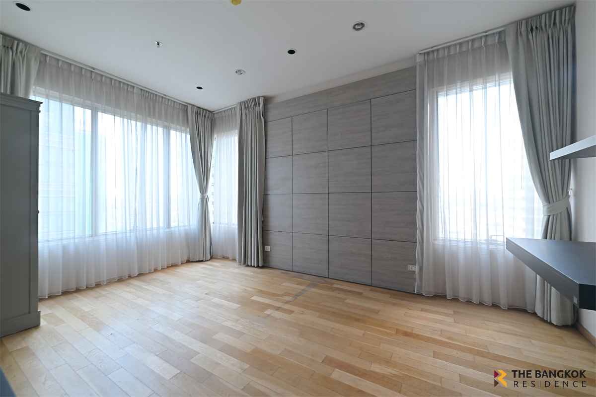 picture Move-in Ready, Just Bring Your Stuff The Emporio Place - 8/10