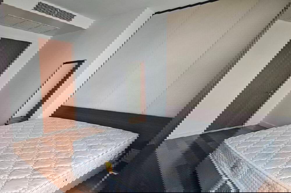 รูป เช่าด่วน ! วิวแม่น้ำ ! Chatrium Riverside Condominium, 2 ห้องนอน, 3 ห้องน้ำ, ชั้นสูง19+, ระเบียงกว้าง !!🔥Code C20260300038 แต่งครบ, พร้อมเข้าอยู่📣📣 - รูปที่ 5/6