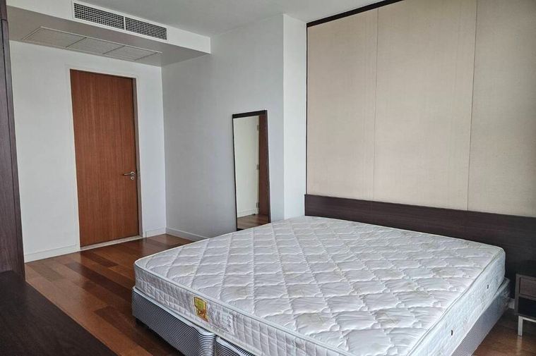 ให้เช่าคอนโด 2 ห้องนอน 135 ตร.ม. ชาเทรียม ริเวอร์ไซด์ คอนโดมิเนียม