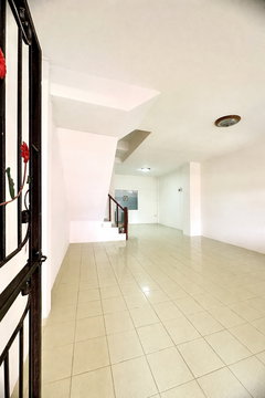 ทาวน์เฮ้า2ชั้นสวย ทำเลทอง ตัวเมืองระยอง น้ำไม่ท่วม บ่ายไม่ร้อน