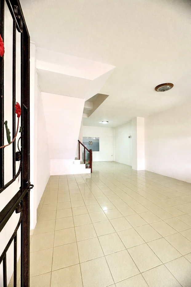 รูป ทาวน์เฮ้า2ชั้นสวย ทำเลทอง ตัวเมืองระยอง น้ำไม่ท่วม บ่ายไม่ร้อน - รูปที่ 1/26