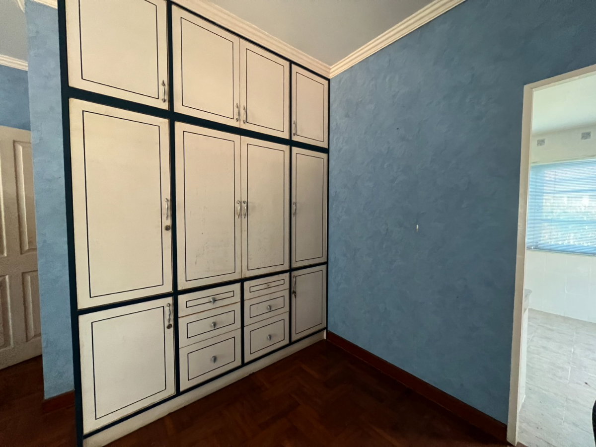 รูป ขายบ้านเดี่ยวทำเลศักยภาพ ถนนสุขุมวิท ใกล้พัทยา เดินทางสะดวก เนื้อที่ 76 ตร.ว. - รูปที่ 13/14