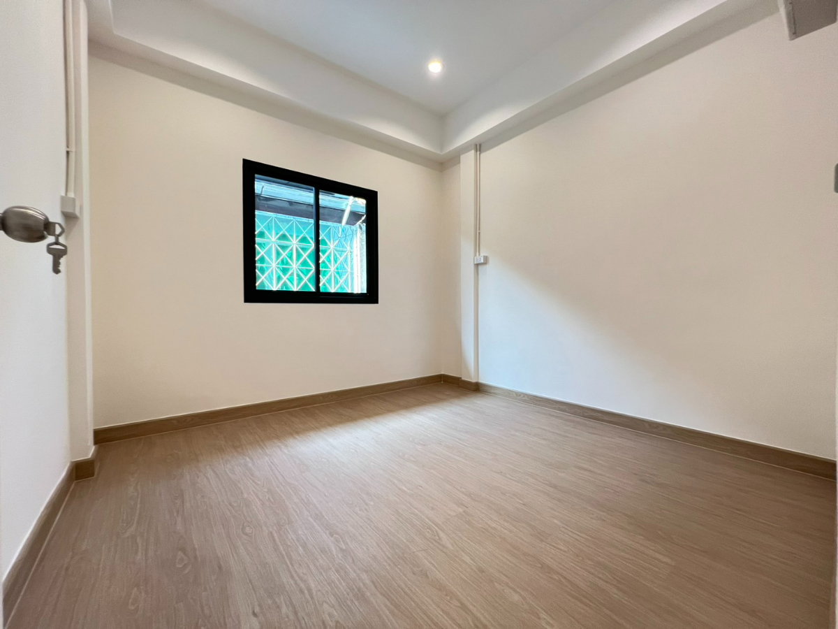 รูป ขายทาวน์เฮ้าส์ : หมู่บ้านณัฐกานต์ เพชรเกษม 112 ขนาดพื้นที่ 18 ตารางวา 4 ห้องนอน 2 ห้องน้ำ ตกแต่งใหม่พร้อมอยู่ - รูปที่ 18/24