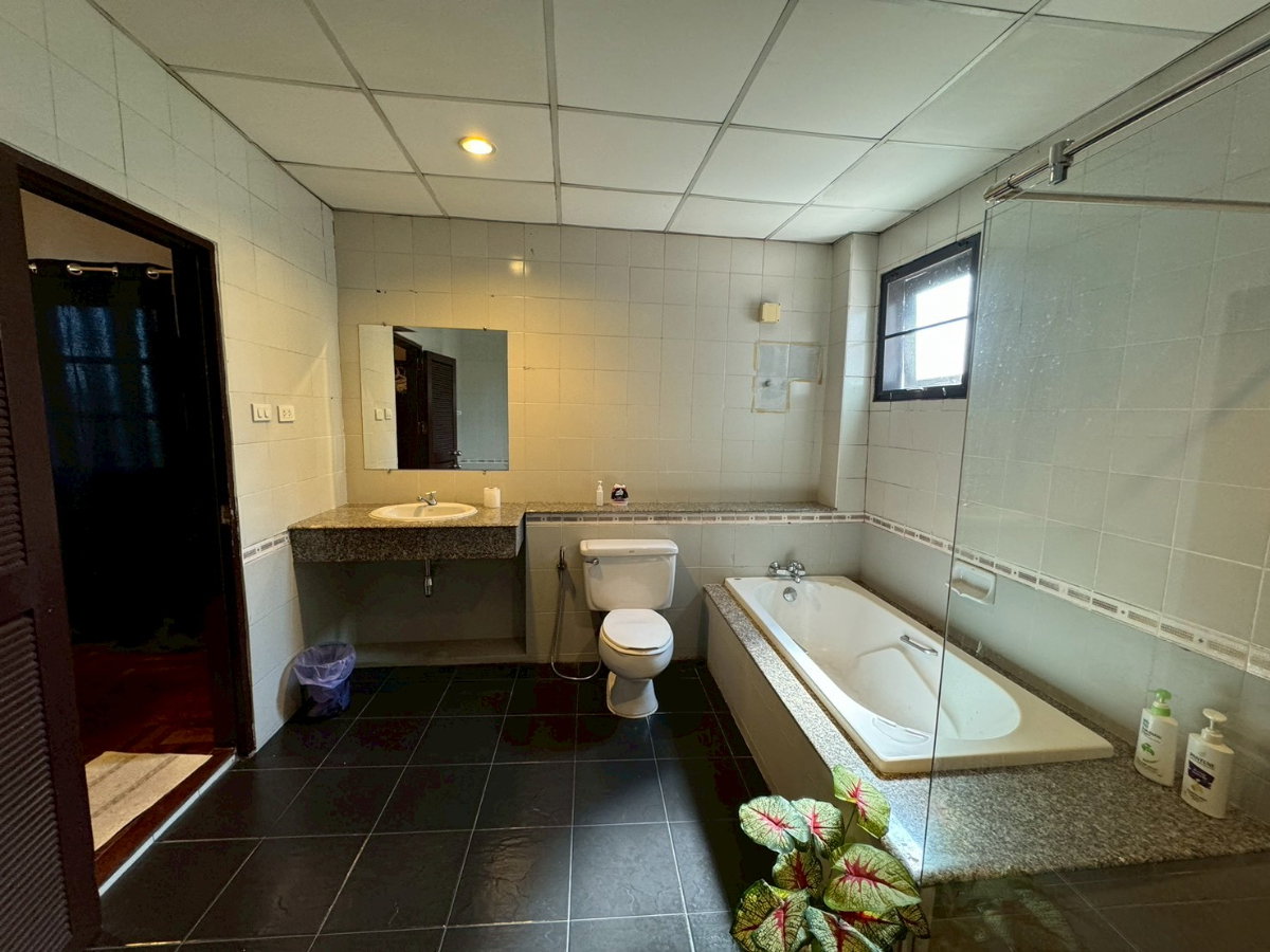 รูป ทาวเฮ้าท์ลักชัวรี่ ใจกลางพร้อมพงษ์ ตกแต่งหรู พร้อมสระว่ายน้ำ ** NO CO-AGENT ** - รูปที่ 23/25