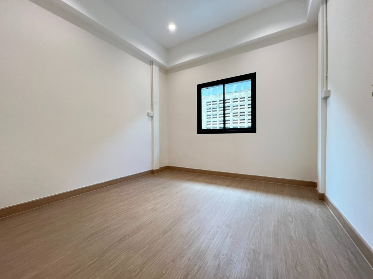 รูป ขายทาวน์เฮ้าส์ : หมู่บ้านณัฐกานต์ เพชรเกษม 112 ขนาดพื้นที่ 18 ตารางวา 4 ห้องนอน 2 ห้องน้ำ ตกแต่งใหม่พร้อมอยู่ - รูปที่ 19/24