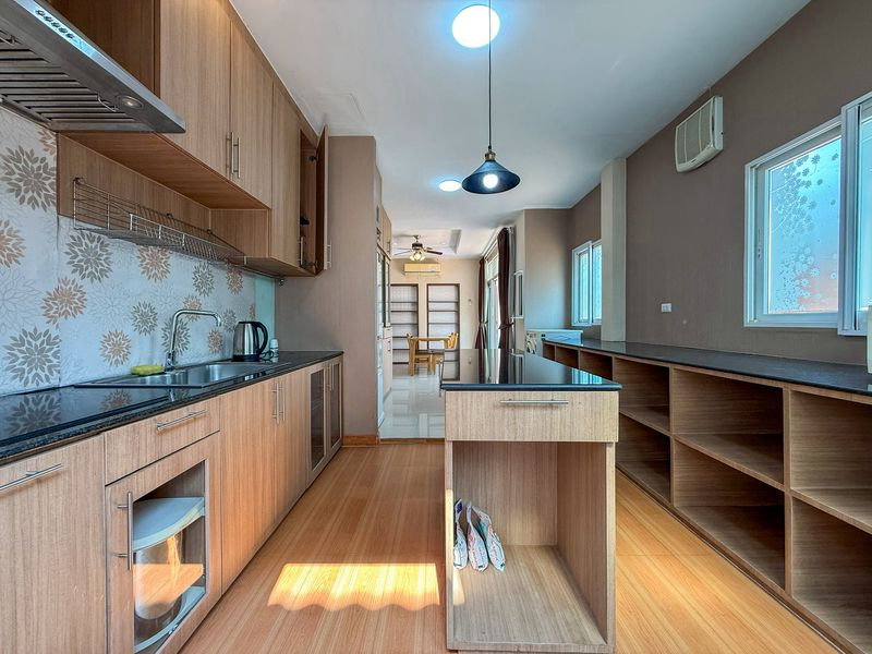 รูป บ้านเดี่ยวหรู ในคันทรีโฮมเลคแอนด์พาร์ค ศรีราชา ใกล้ห้างเจปาร์ค  - รูปที่ 9/21