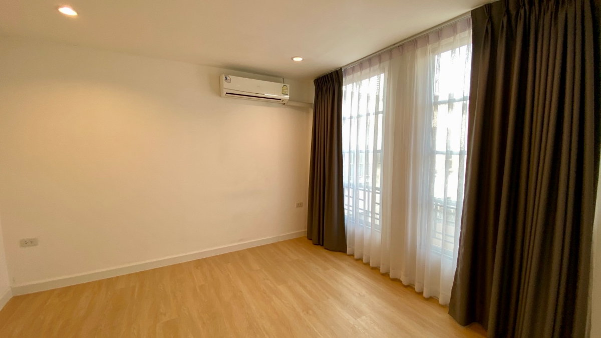 รูป ให้เช่าทาวน์โฮม 3 ชั้น รีโนเวทใหม่ บ้านกลางเมือง ลาดพร้าว–โยธินพัฒนา ใกล้ Central EastVille ทำเลเลียบด่วน เหมาะอยู่อาศัยหรือทำโฮมออฟฟิศ - รูปที่ 26/55