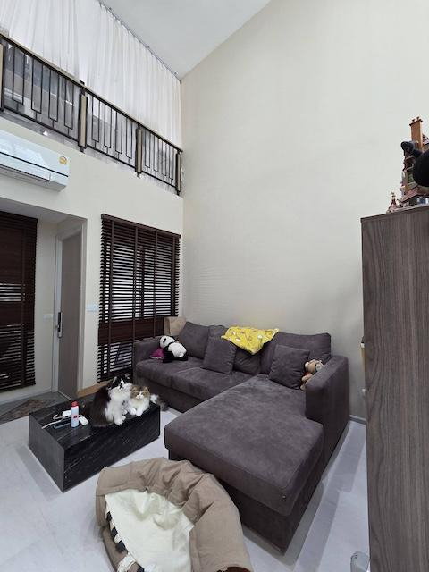 รูป MTR35 บ้านสภาพกริ๊บ! ทาวน์โฮมหลังมุม 3.5 ชั้น เอสทารา เฮเว่น พัฒนาการ-อ่อนนุช 17 พร้อมระเบียงดาดฟ้าและระบบ Automation ครบวงจร - รูปที่ 2/8