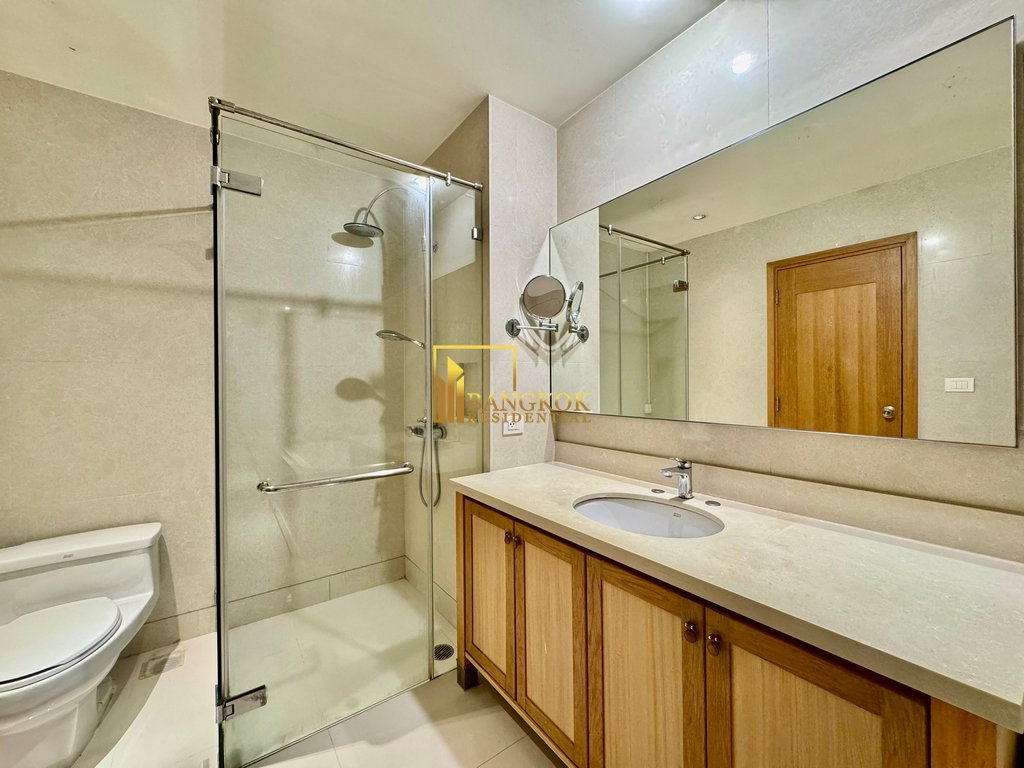 รูป Emporio Place | Contemporary 2 Bed Duplex Condo For Rent in Phrom Phong -  BR12468CD - รูปที่ 17/37