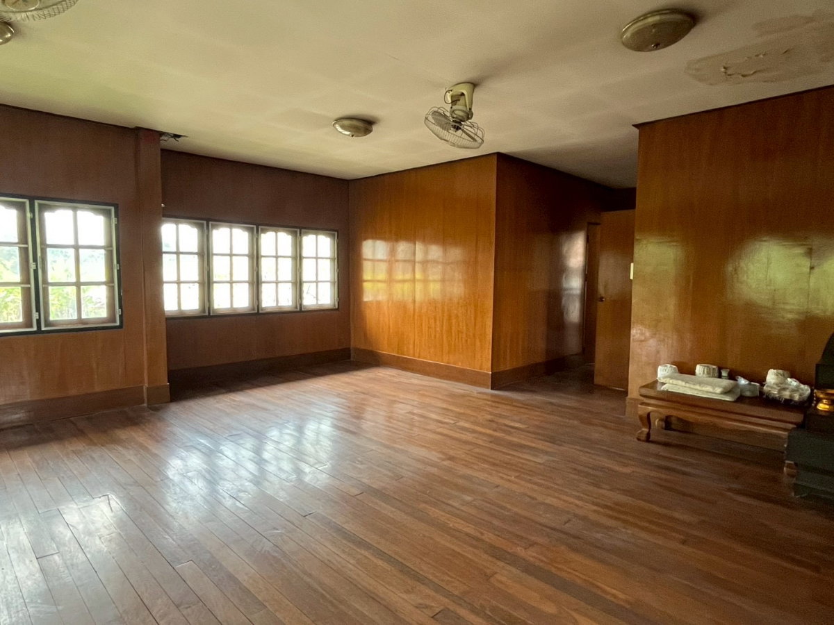 รูป ขายบ้านสวนสองชั้น พร้อมที่ดิน มีรั้วล้อมรอบ — สารภี เชียงใหม่ - รูปที่ 9/29