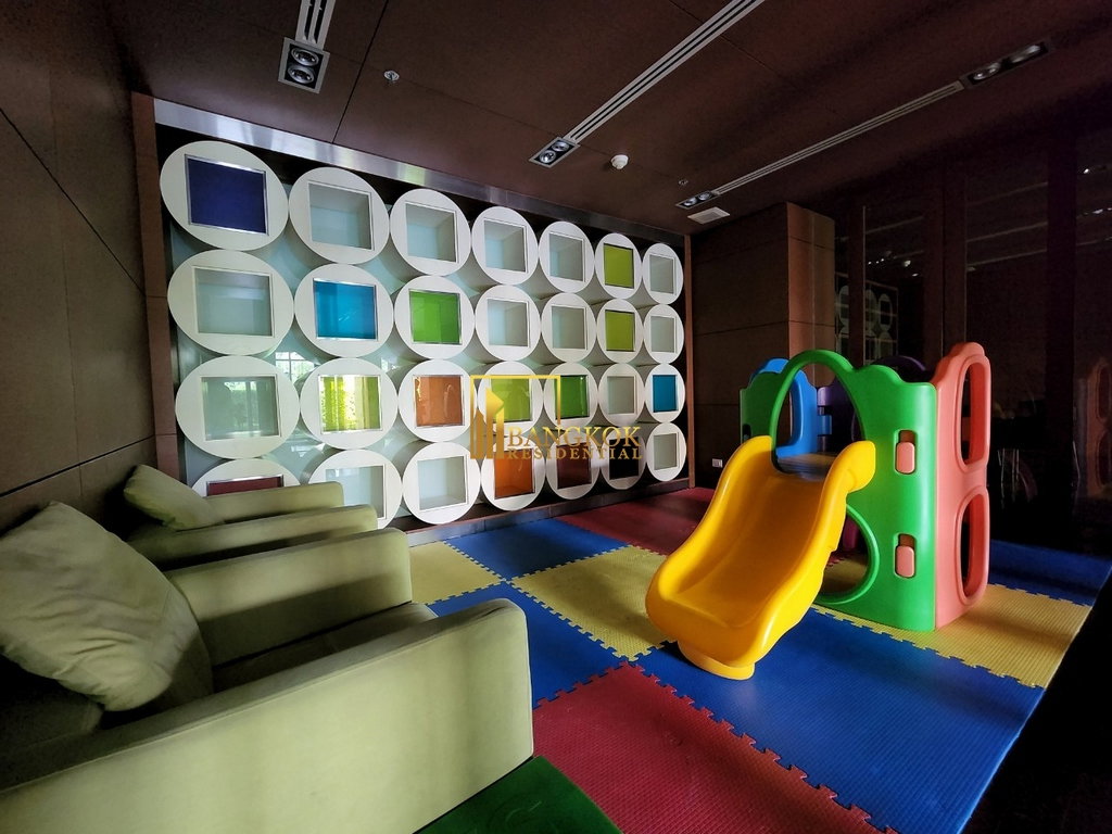 รูป Emporio Place | Contemporary 2 Bed Duplex Condo For Rent in Phrom Phong -  BR12468CD - รูปที่ 31/37