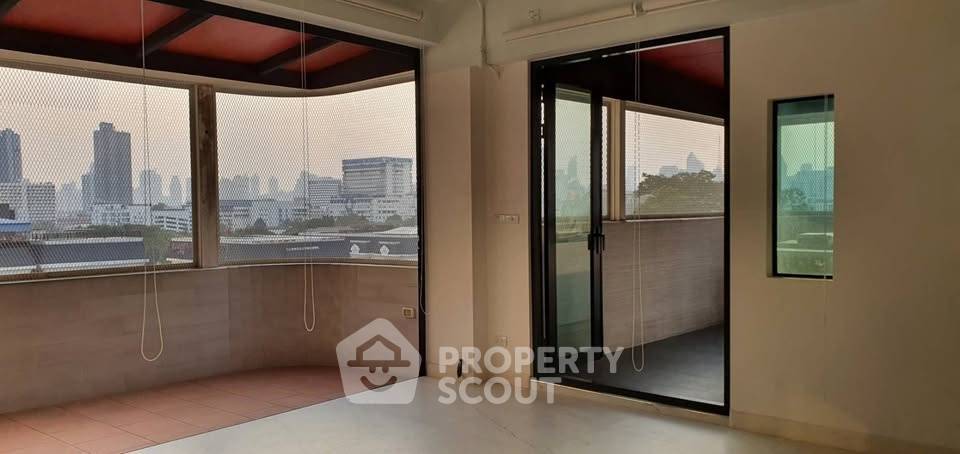 picture 2-BR Condo at Sun Palace Condominium in Bang Kapi (ID 2316553) - 4/6