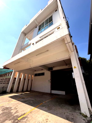 Home office for rent Ratchaphak Technology And Management College : 🏢 HF021 | For Rent: Spacious 3-Story Home Office + Rooftop in Rama 9 - RCA | 750 sq.m. | Company Registration Allowed