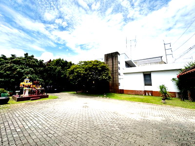 บ้านเดี่ยว การไฟฟ้าส่วนภูมิภาค สันทราย : ขายที่ดินพร้อมบ้านไม้สักทอง ใจกลางทำเลทอง สันป่าเปา , สันทราย , เชียงใหม่  เนื้อที่ 1 - 3 - 6  ไร่