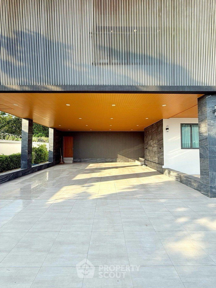 รูป บ้าน 6-ห้องนอน ใน บางละมุง (ID 2093749) - รูปที่ 2/9