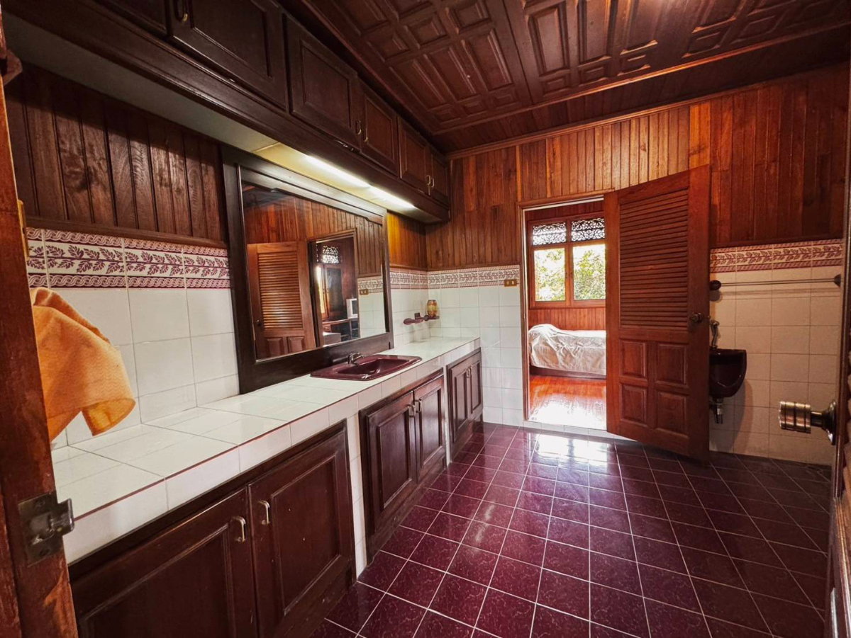 รูป ขายที่ดินพร้อมบ้านไม้สักทอง ใจกลางทำเลทอง สันป่าเปา , สันทราย , เชียงใหม่  เนื้อที่ 1 - 3 - 6  ไร่ - รูปที่ 5/12