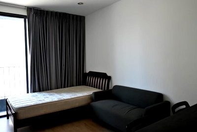 Condos for rent : Ideo Q Chula Samyan【𝐑𝐄𝐍𝐓】🔥Modern style room, very minimalist, lots of storage space, very pleasing to the eye ! 🔥 Contact Line ID: @hacondo