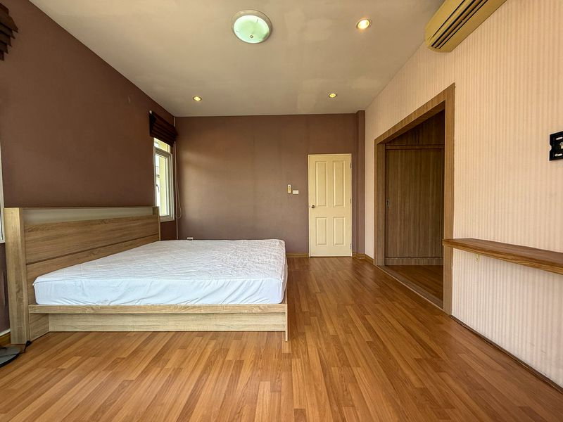 รูป บ้านเดี่ยวหรู ในคันทรีโฮมเลคแอนด์พาร์ค ศรีราชา ใกล้ห้างเจปาร์ค  - รูปที่ 13/21