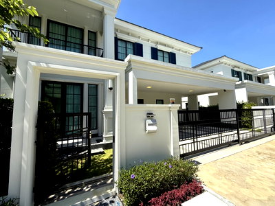 บ้านเดี่ยวให้เช่า : ให้เช่า Setthasiri Bangna KM.10 รูปแบบ LAWRENCE บ้านหลังใหญ่ สวยมาก น่าอยู่ พื้นที่เยอะ ตกแต่งเฟอร์ครบ DS2607 | Line @Dstay