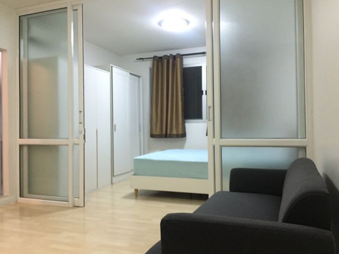 ให้เช่า  ดีคอนโด รามอินทรารามอินทรา 47 Dcondo Ram Intraอยู่ติดถนน ห้องกว้าง เฟอร์นิเจอร์-ไฟฟ้าครบ กั้นห้องนอน พร้อมอยู่ปลายเดือนมีค