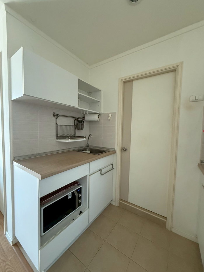 picture Selling a 28 sq.m. studio apartment at Life One Wireless. - 3/13