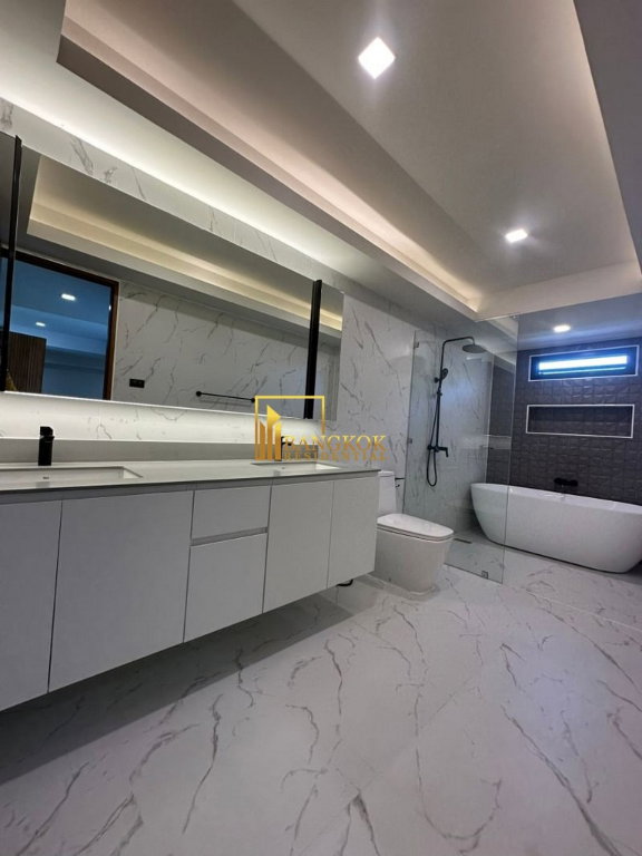 รูป Panya Village | Outstanding 5 Bed Luxury House in Pattanakarn - BR27967SH - รูปที่ 10/20