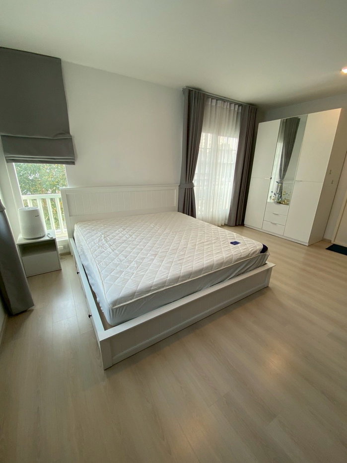 picture UV01916 - Villaggio Srinakarin :  MegaBangna - 9/11